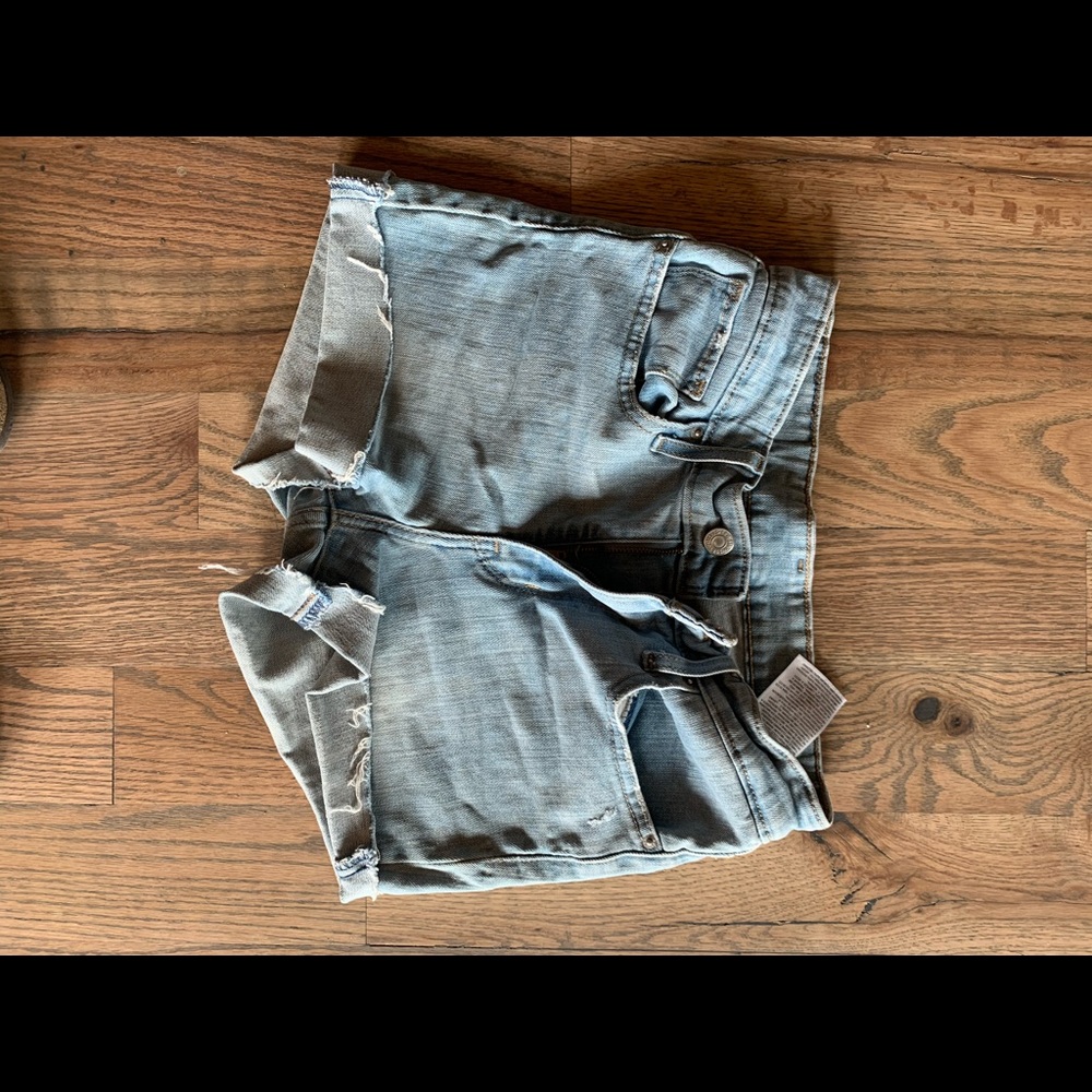 levis shorts!! fits size 24-25